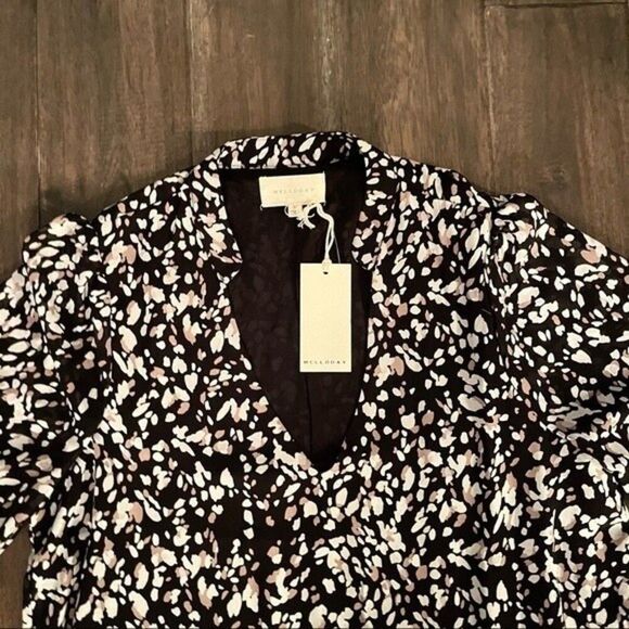 MELLODAY Flowy Ruffle Bottom Blouse Small NWT - Picture 5 of 6